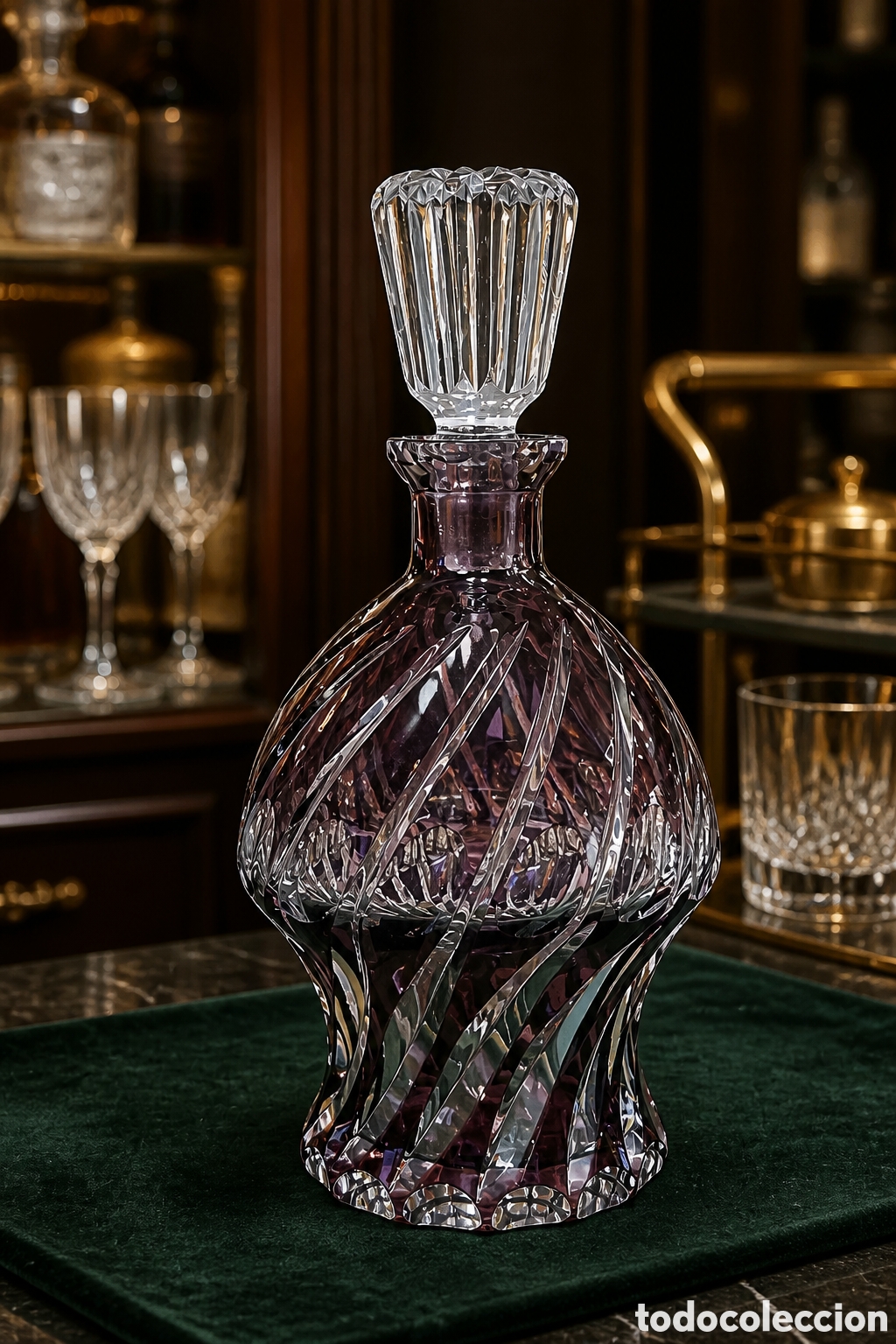 Antig&uuml;edades: PRECIOSA LICORERA DE CRISTAL TALLADO AHUMADO EN COLOR MORADO