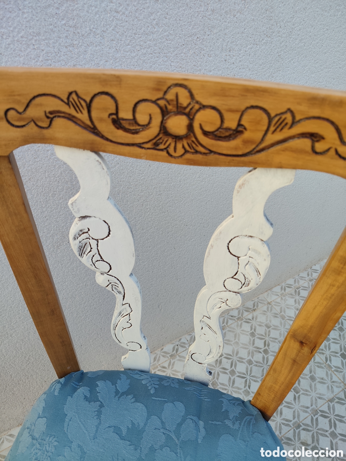 Antig&uuml;edades: Silla de madera con talla en el respaldo - Foto 2