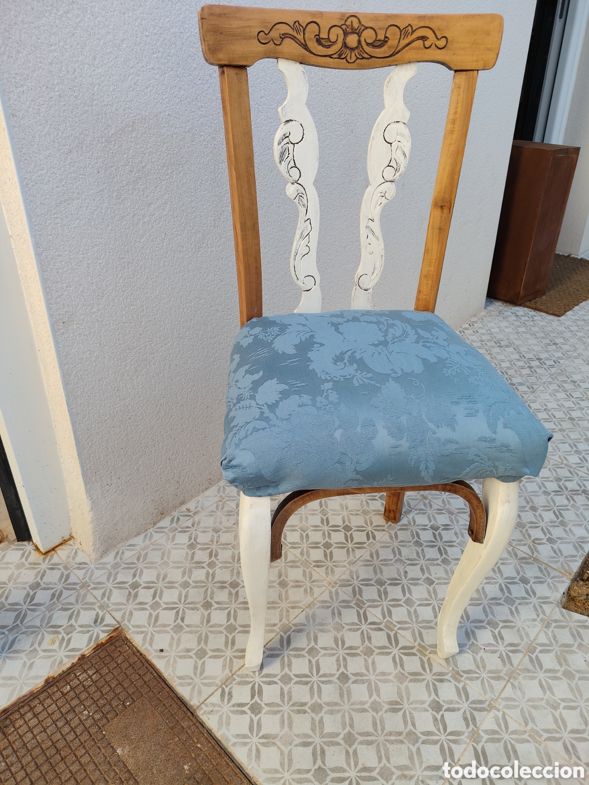 Antig&uuml;edades: Silla de madera con talla en el respaldo - Foto 3