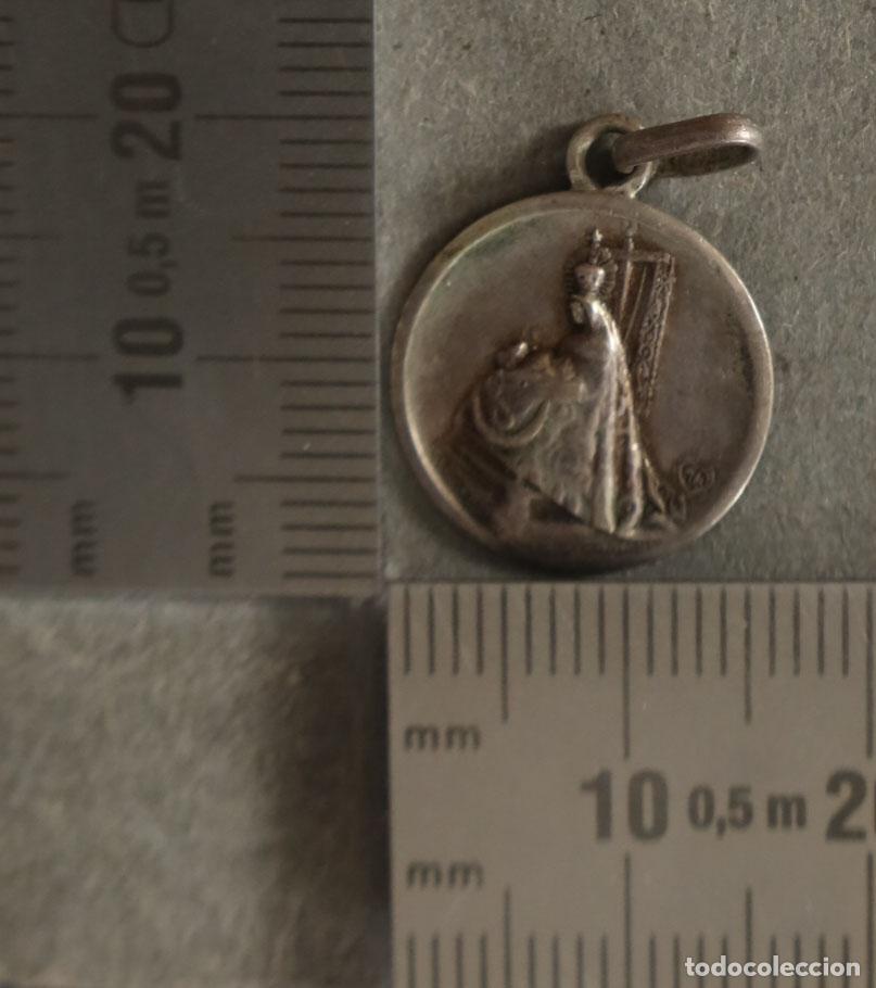 Antiguidades: MEDALLA. NTRA SRA DE LAS ANGUSTIAS. PLATA HACIA 1930.