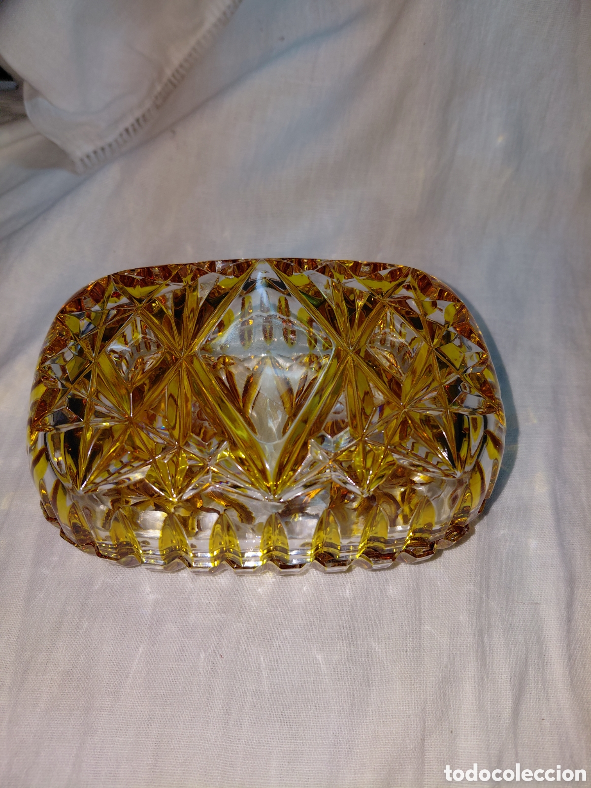 Antig&uuml;edades: BONITA CAJA DE CRISTAL TALLADO COLOR AMARILLO Y BLANCO