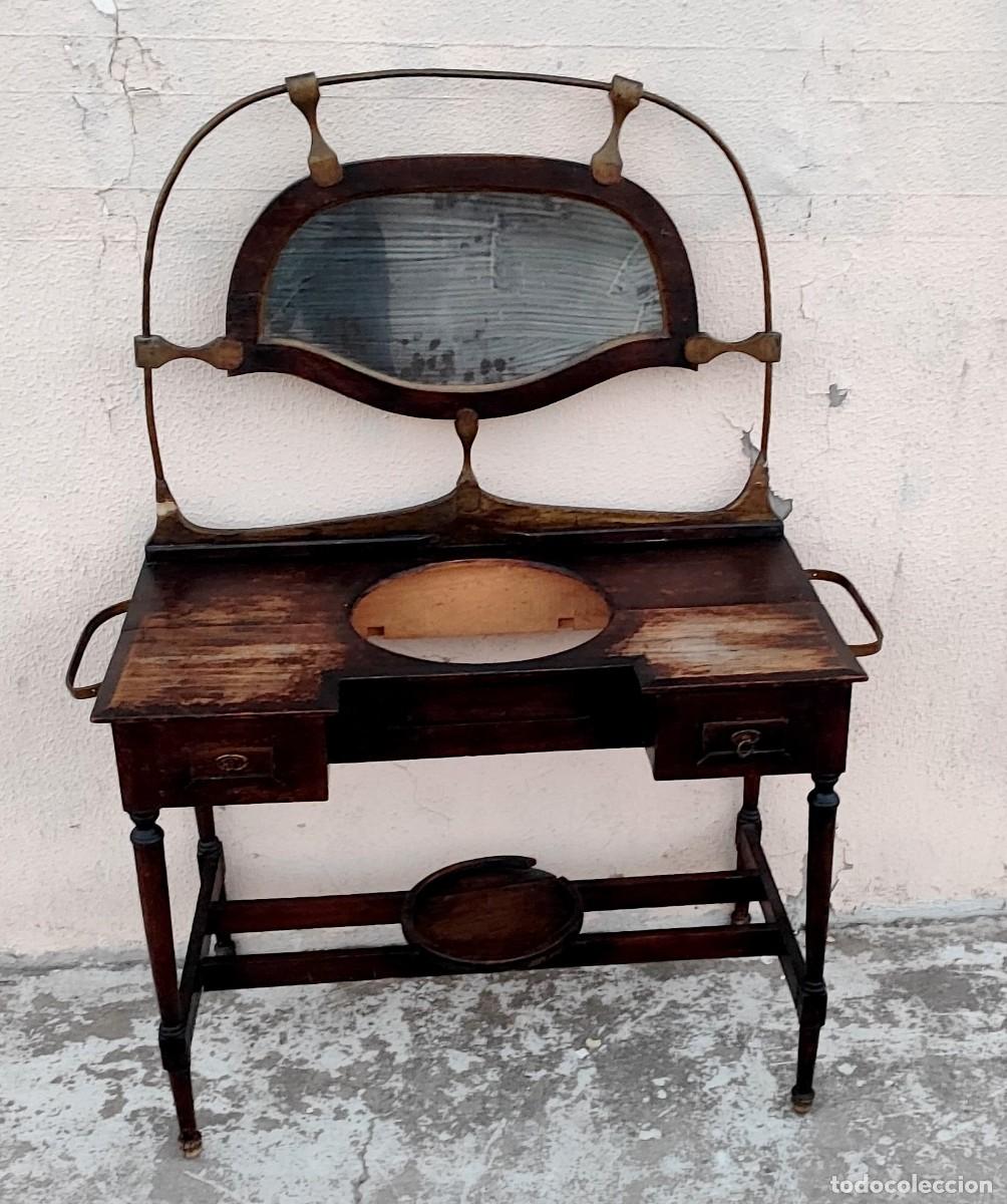 Antig&uuml;edades: Tocador lavabo, estilo modernista rustico, con espejo y toalleros, para restaurar