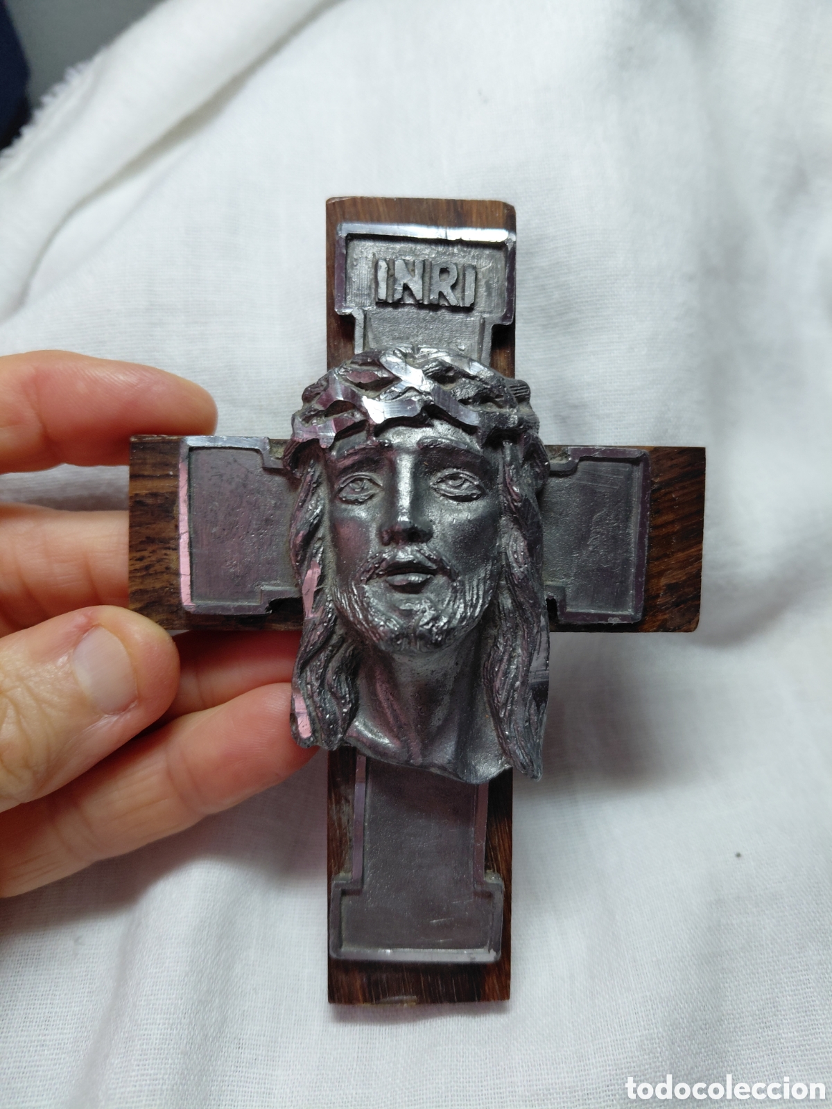 Antig&uuml;edades: CRISTO DE ESTA&Ntilde;O SOBRE CRUZ DE MADERA DE EBANO