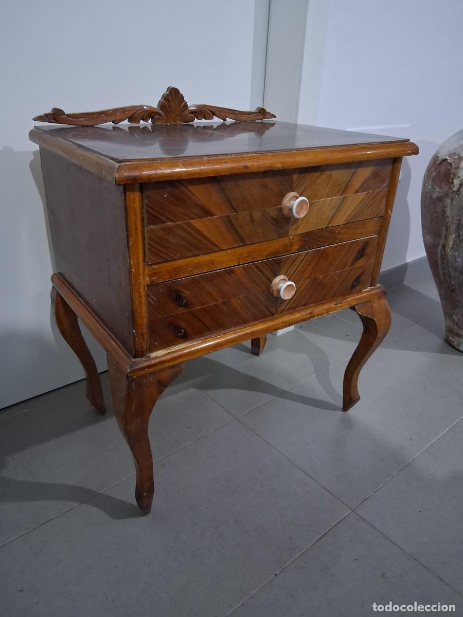 Antig&uuml;edades: Mesita mesa de noche madera tallada mueble dormitorio estilo vintage