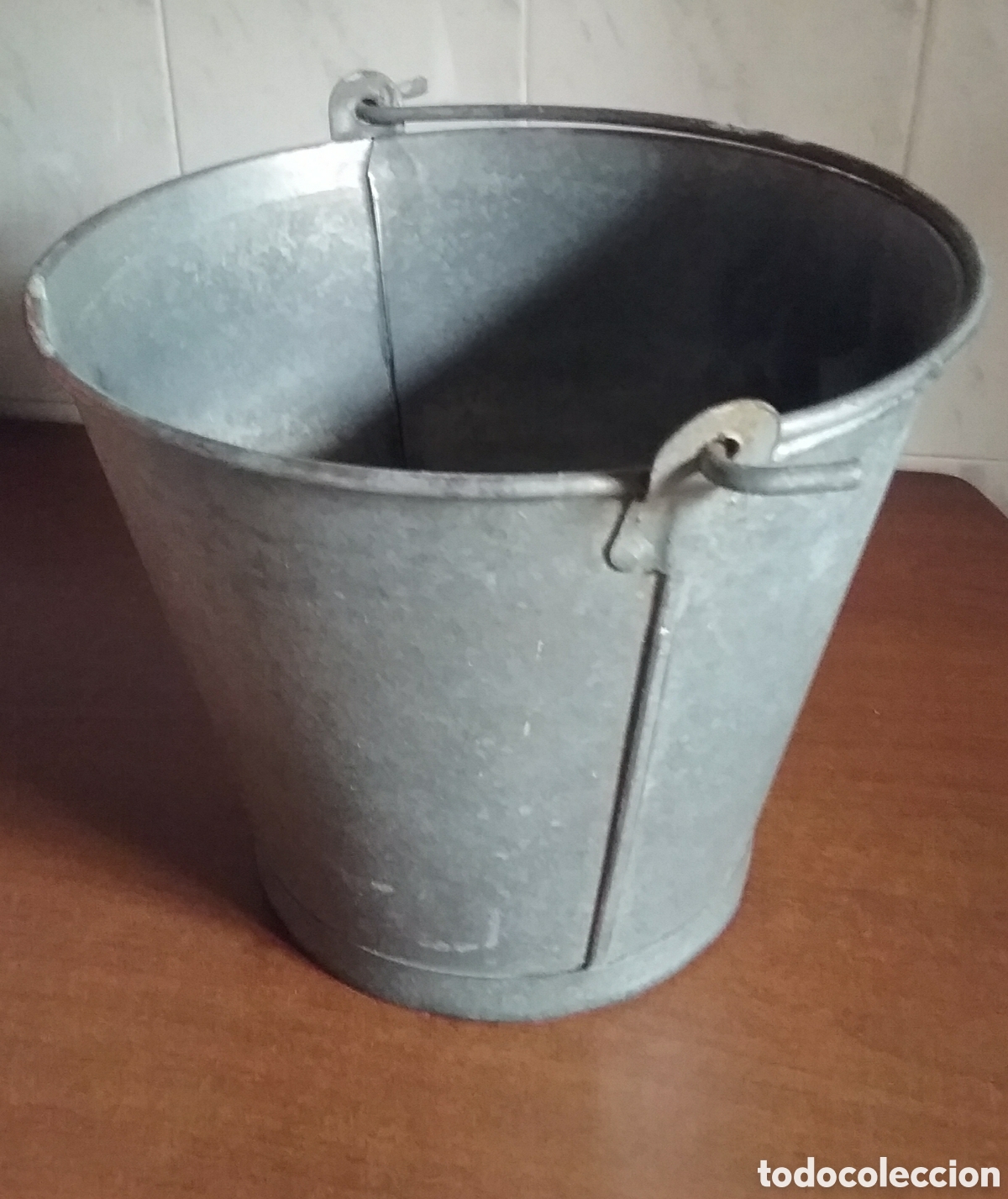 Antig&uuml;edades: ANTIGUO CUBO.CALDERO EN METAL. - Foto 2