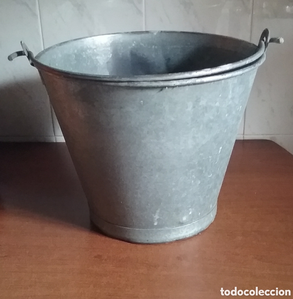 Antig&uuml;edades: ANTIGUO CUBO.CALDERO EN METAL. - Foto 1