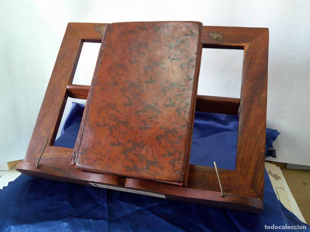 Antig&uuml;edades: &iexcl;&iexcl; ATRIL. (Lectura). Madera-Palisandro India. Con Incrustaciones (Elefantes). !! C-33.