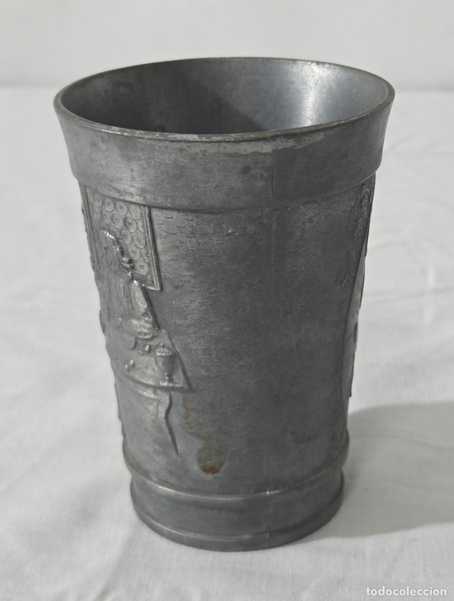 Antig&uuml;edades: Juego de tres vasos en calamina con relieves - Foto 6