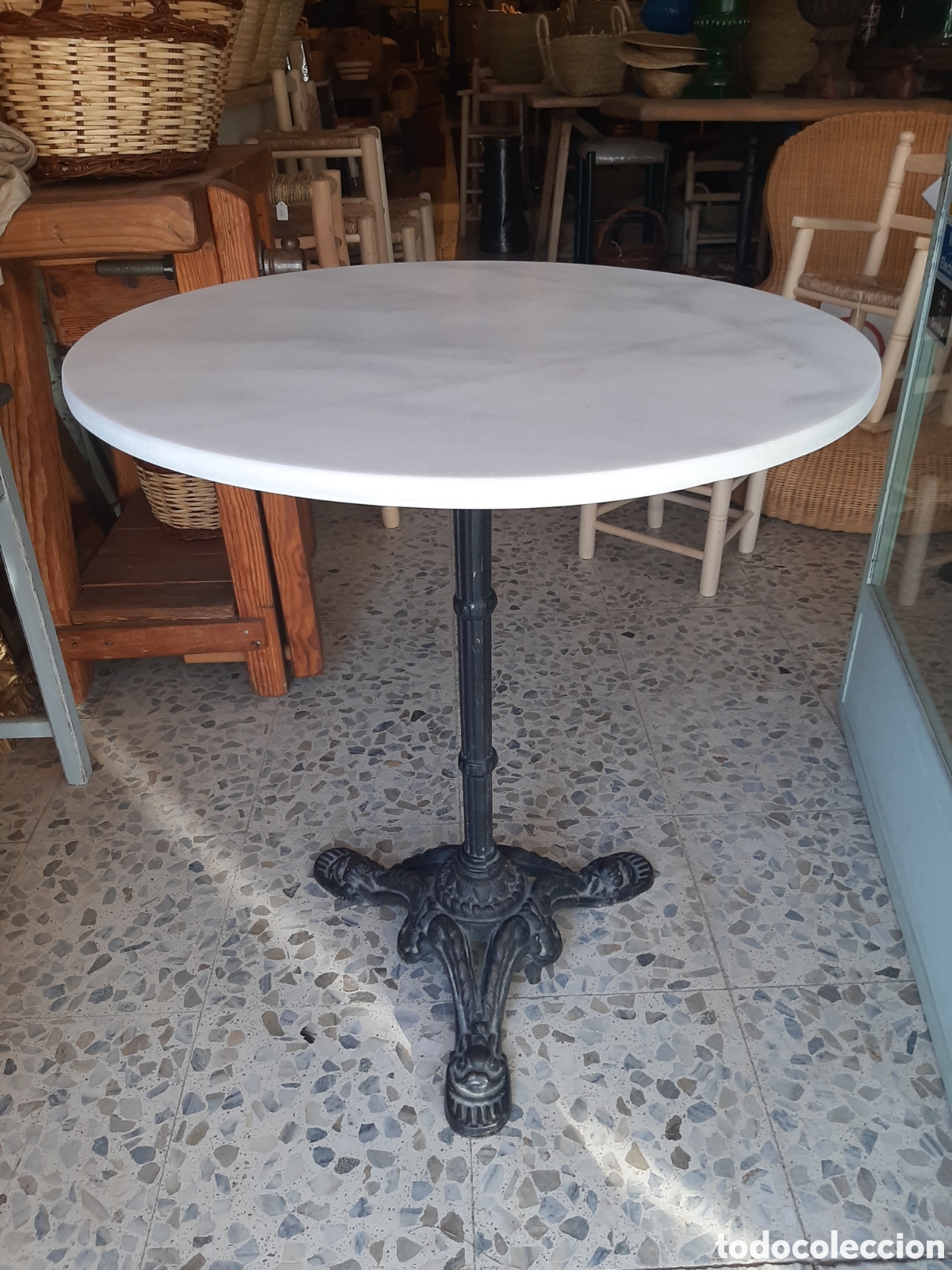 Antig&uuml;edades: Mesa m&aacute;rmol y pie de hierro antigua