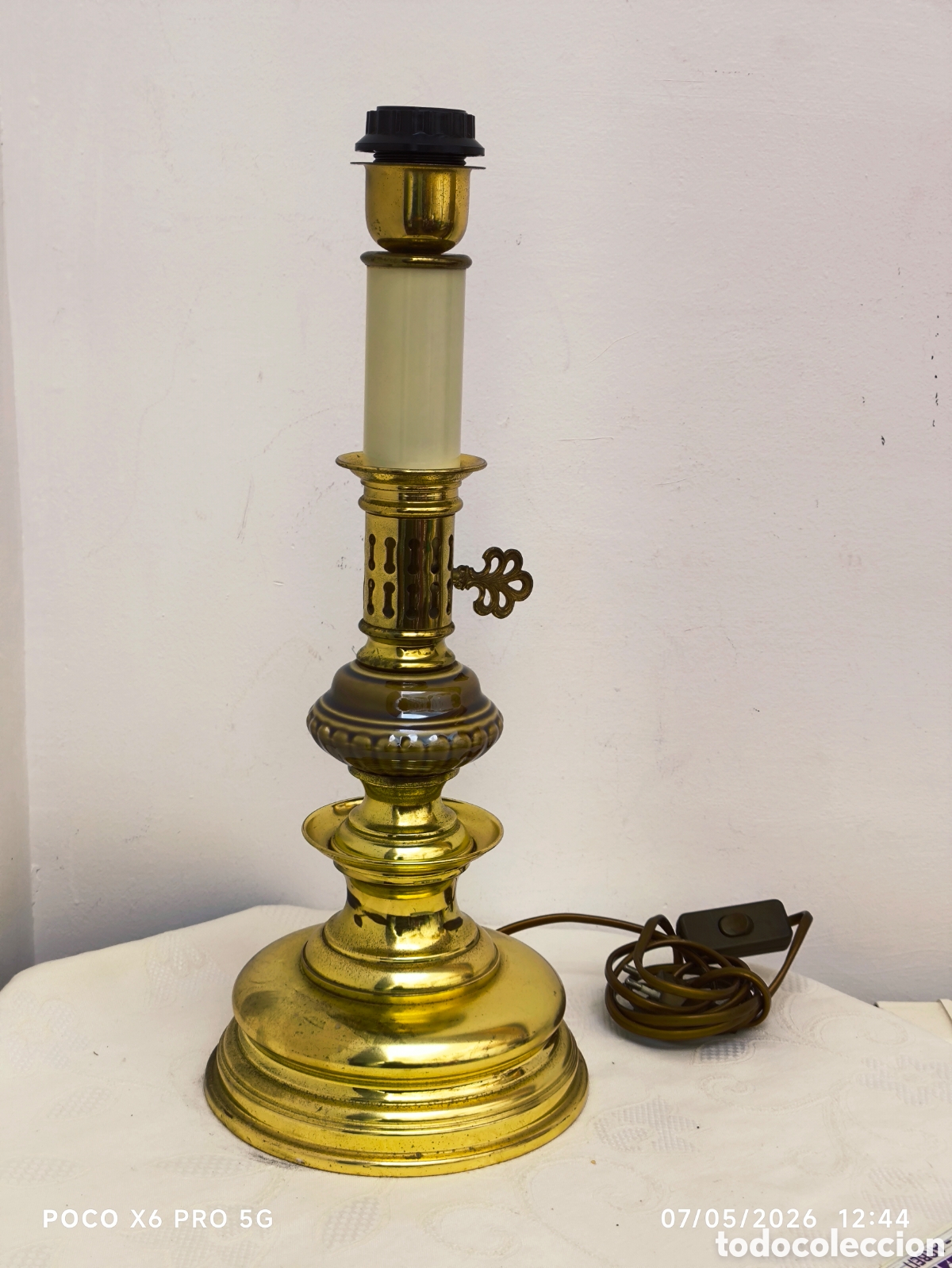 Antig&uuml;edades: Lampara de mesa vintage Dorada - Foto 1