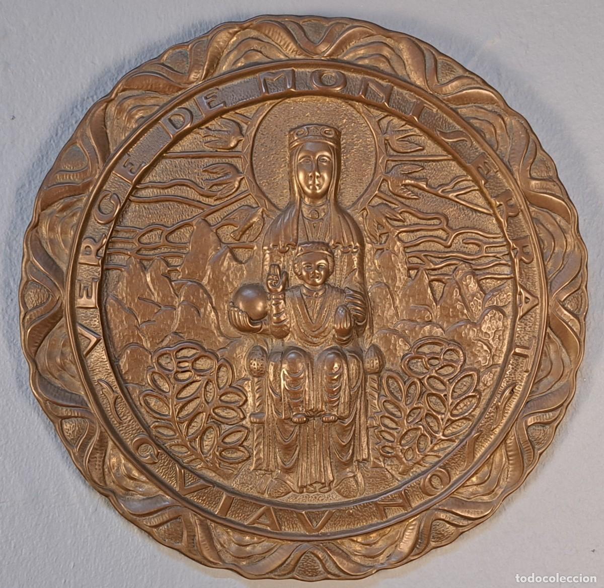Antig&uuml;edades: Plato o placa de bronce virgen de Montserrat, siglo XX, bajo relieve
