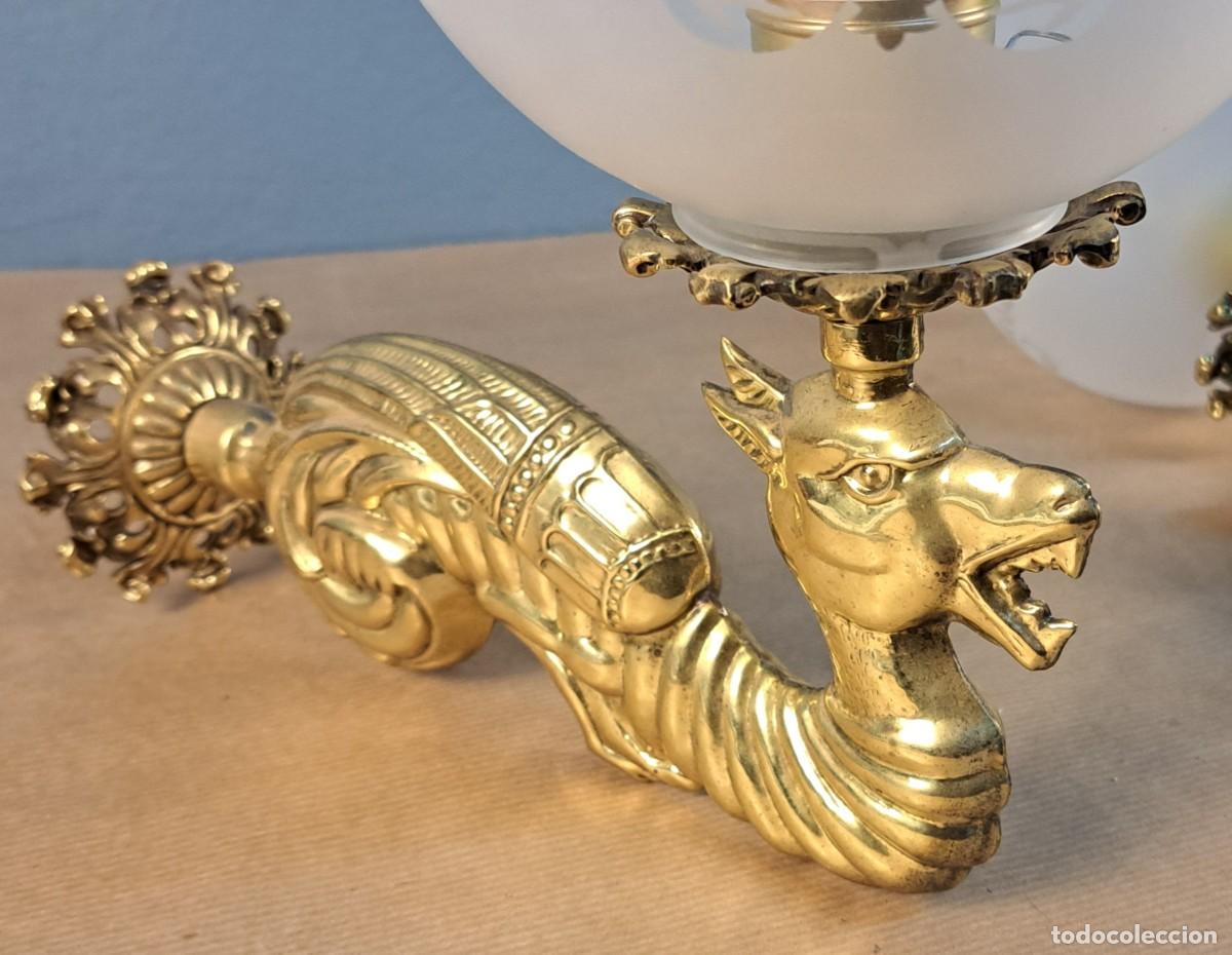 Antig&uuml;edades: 2 apliques de bronce y globos de cristal mate - Foto 7