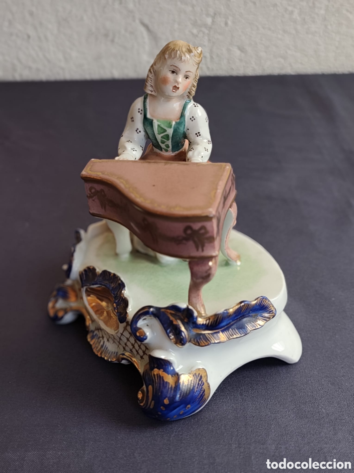 Antig&uuml;edades: Figura porcelana Hispania mujer tocando piano