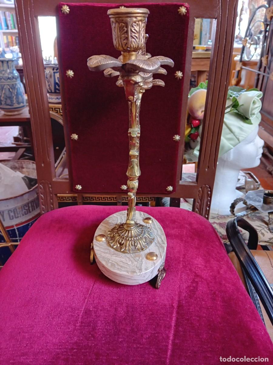 Antig&uuml;edades: Candelabro de bronce con base de m&aacute;rmol veteado d&eacute;cada de los 70. - Foto 3