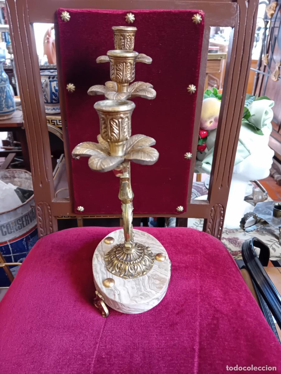 Antig&uuml;edades: Candelabro de bronce con base de m&aacute;rmol veteado d&eacute;cada de los 70. - Foto 5