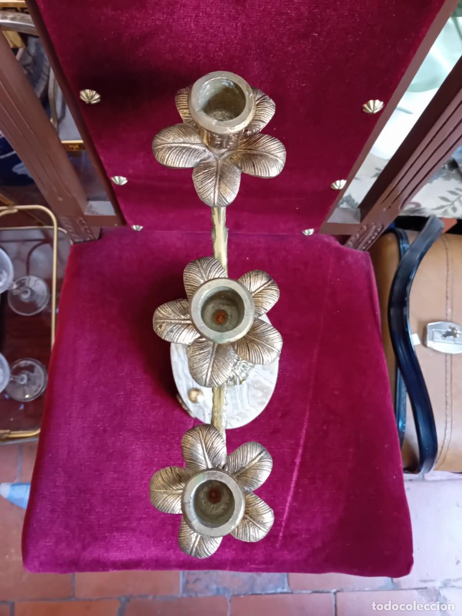 Antig&uuml;edades: Candelabro de bronce con base de m&aacute;rmol veteado d&eacute;cada de los 70. - Foto 6