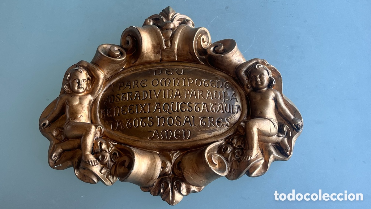 Antig&uuml;edades: Adorno con grabado religioso para pared de escayola