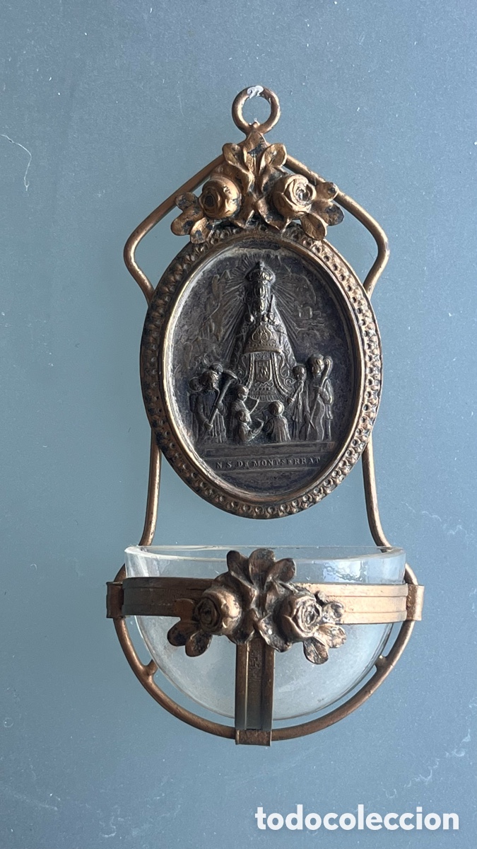 Antig&uuml;edades: Adorno de pared con pileta de cristal y metal religioso
