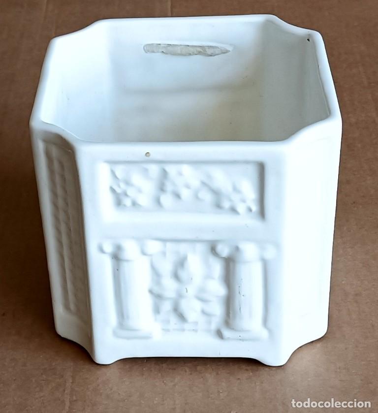 Antig&uuml;edades: MACETERO CERAMICA - Gran relieve