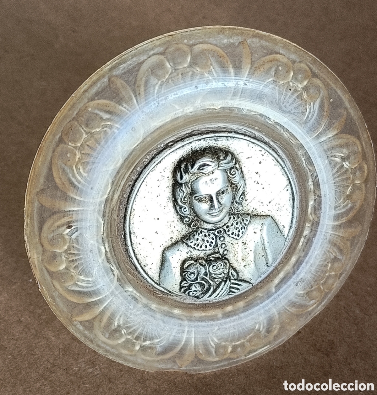 Antig&uuml;edades: Peque&ntilde;o cuadro de mesa vintage religioso colecci&oacute;n pl&aacute;stico metal Santa Saozinha, Portugal