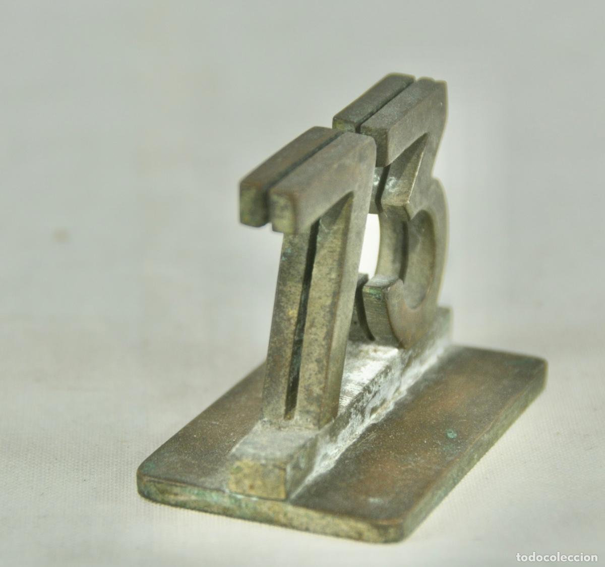 Antig&uuml;edades: N&uacute;mero para mesa restaurante en bronce, n&uacute;mero 73 - Foto 4