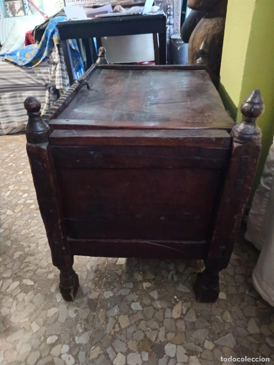 Antig&uuml;edades: Arc&oacute;n afgano de madera maciza