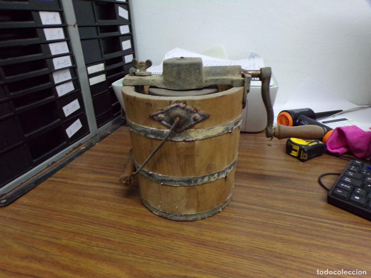 Antig&uuml;edades: ANTIGUA HELADERA O HELADORA MADERA HIERRO MARCA ELMA N&ordm; 1