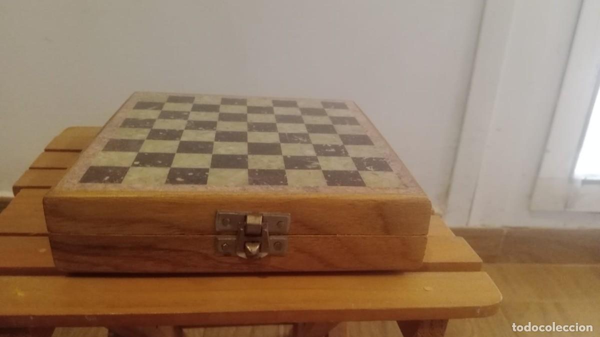 Antig&uuml;edades: Ajedrez de madera y esteatita - Foto 1