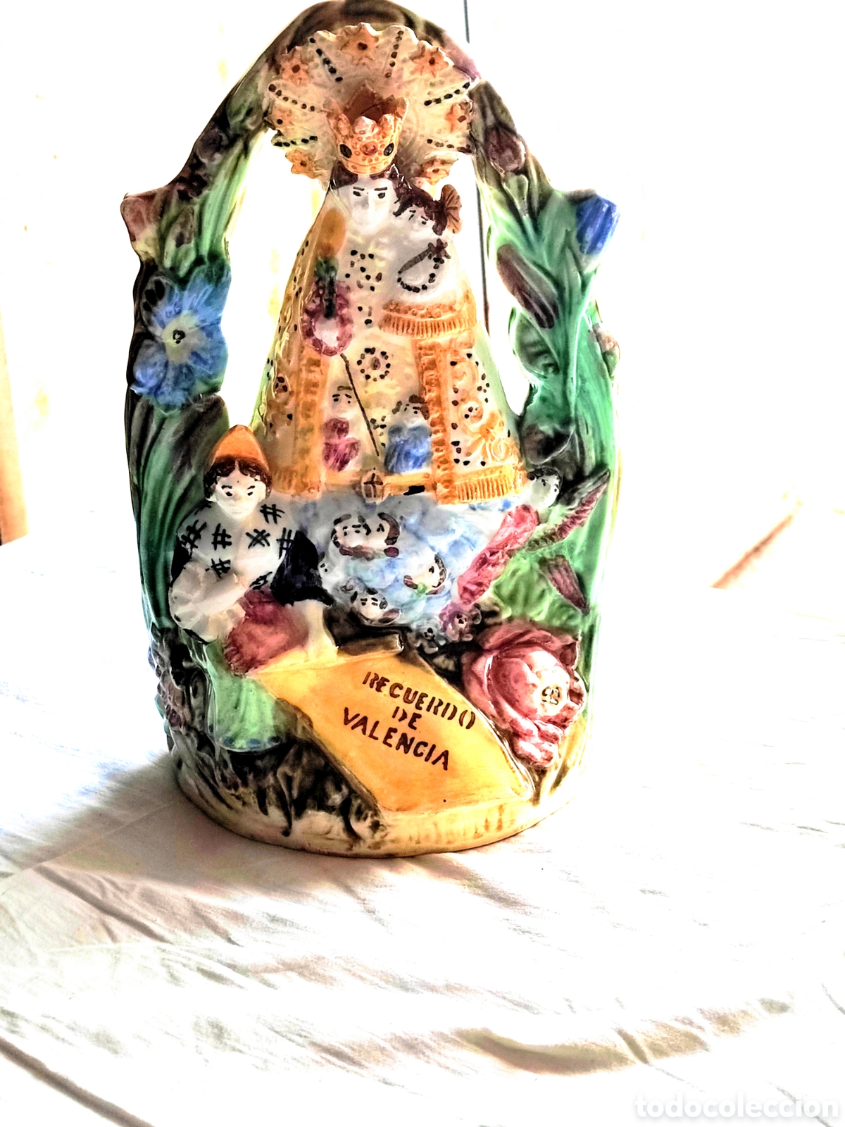 Antig&uuml;edades: ANTIGUO BOTIJO CER&Aacute;MICA DE MANISES DE LA VIRGEN DE LOS DESAMPARADOS RECUERDO DE VALENCIA decoraci&oacute;n