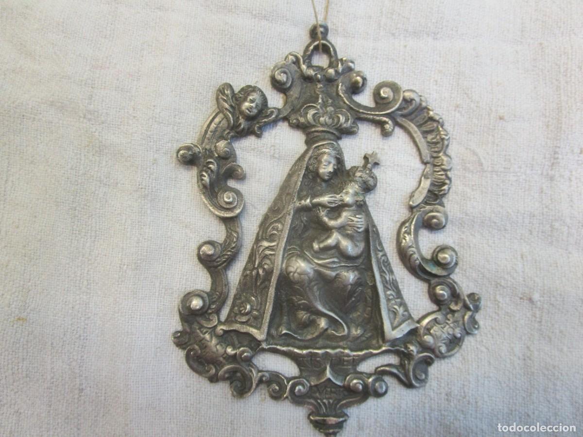 Antig&uuml;edades: BELLO MEDALLON A &rdquo; NUESTRA SE&Ntilde;ORA DEL PUERTO &rdquo; 13X9,5CM, LAT&Oacute;N PLACADO 115GR, COLGAR PARED ORATORIO.