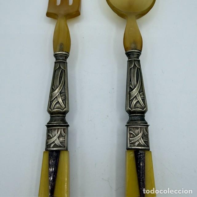 Antig&uuml;edades: Cubiertos de servir ensalada, de asta, metal plateado y baquelita. Art Dec&oacute;