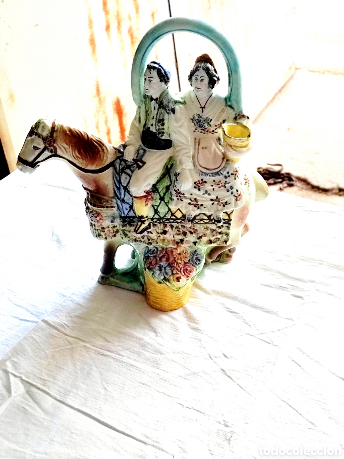 Antig&uuml;edades: ANTIGUO BOTIJO VALENCIANO EN CER&Aacute;MICA VALENCIANA MANISES - PAREJA CON CABALLO