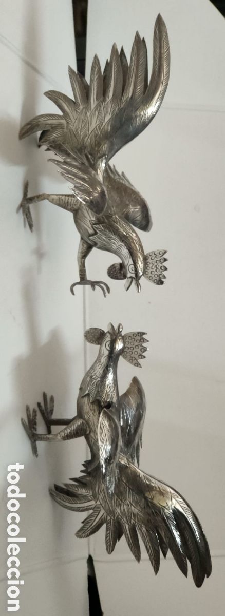 Antig&uuml;edades: Gallos de pelea en plata de ley
