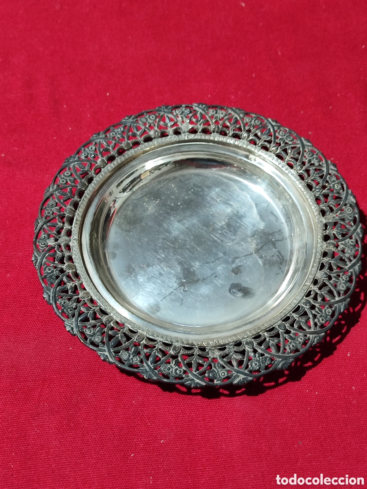 Antig&uuml;edades: Peque&ntilde;o plato de metal plateado sellado