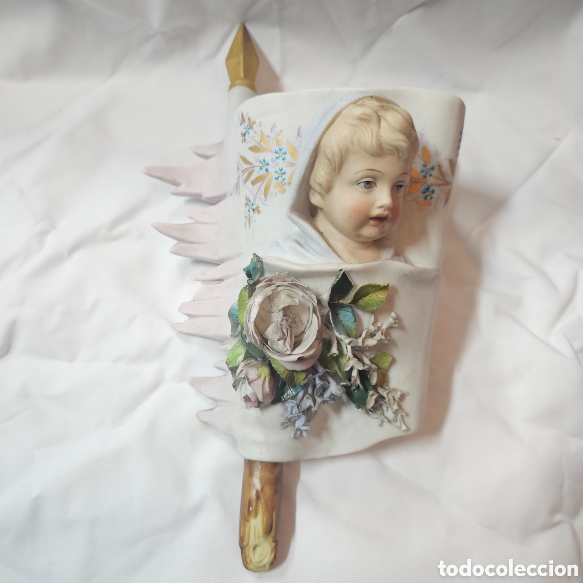 Antig&uuml;edades: Antigua benditera en porcelana biscuit finales XIX