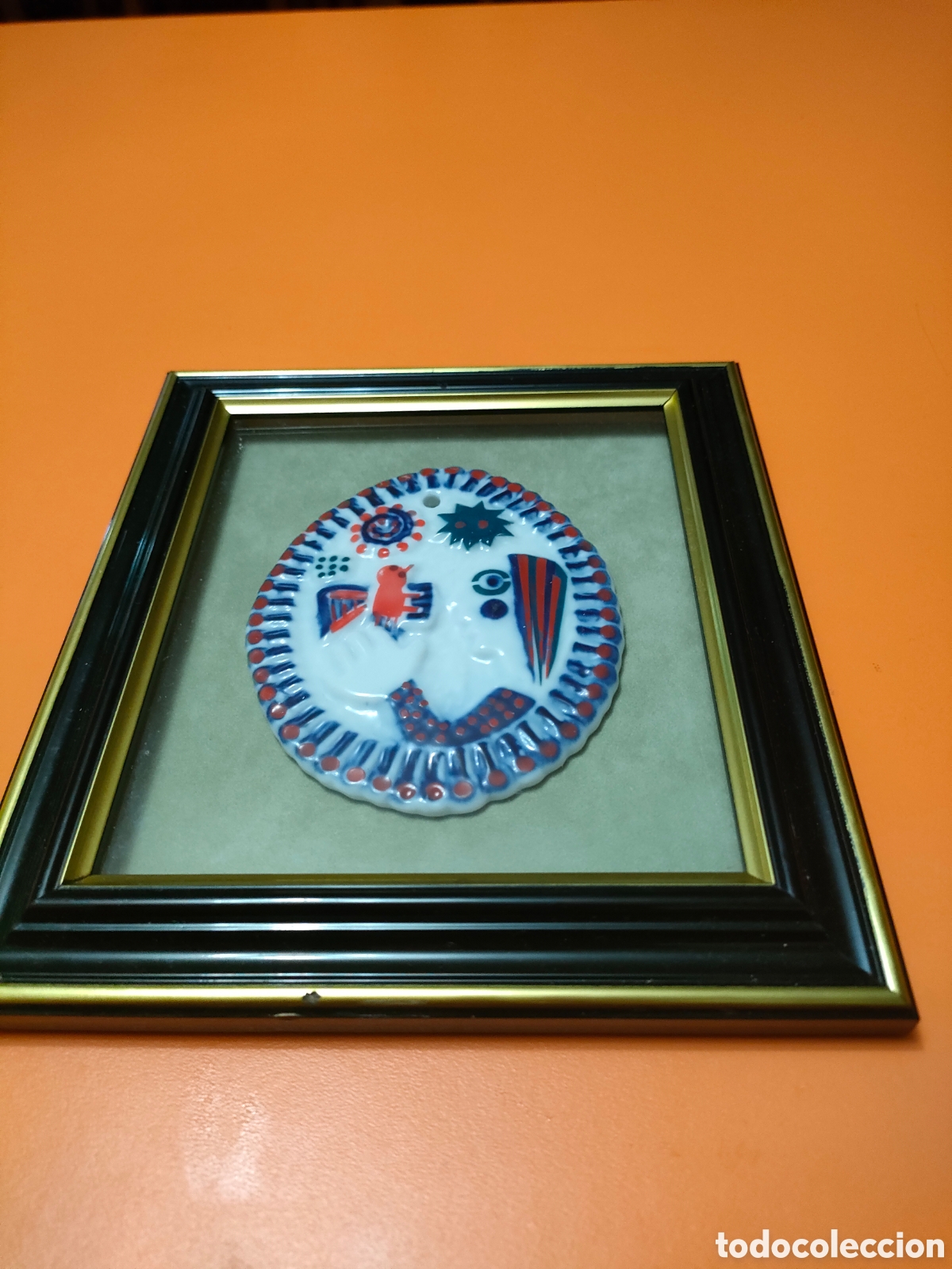 Antig&uuml;edades: Placa Sargadelos mujer con pajaro