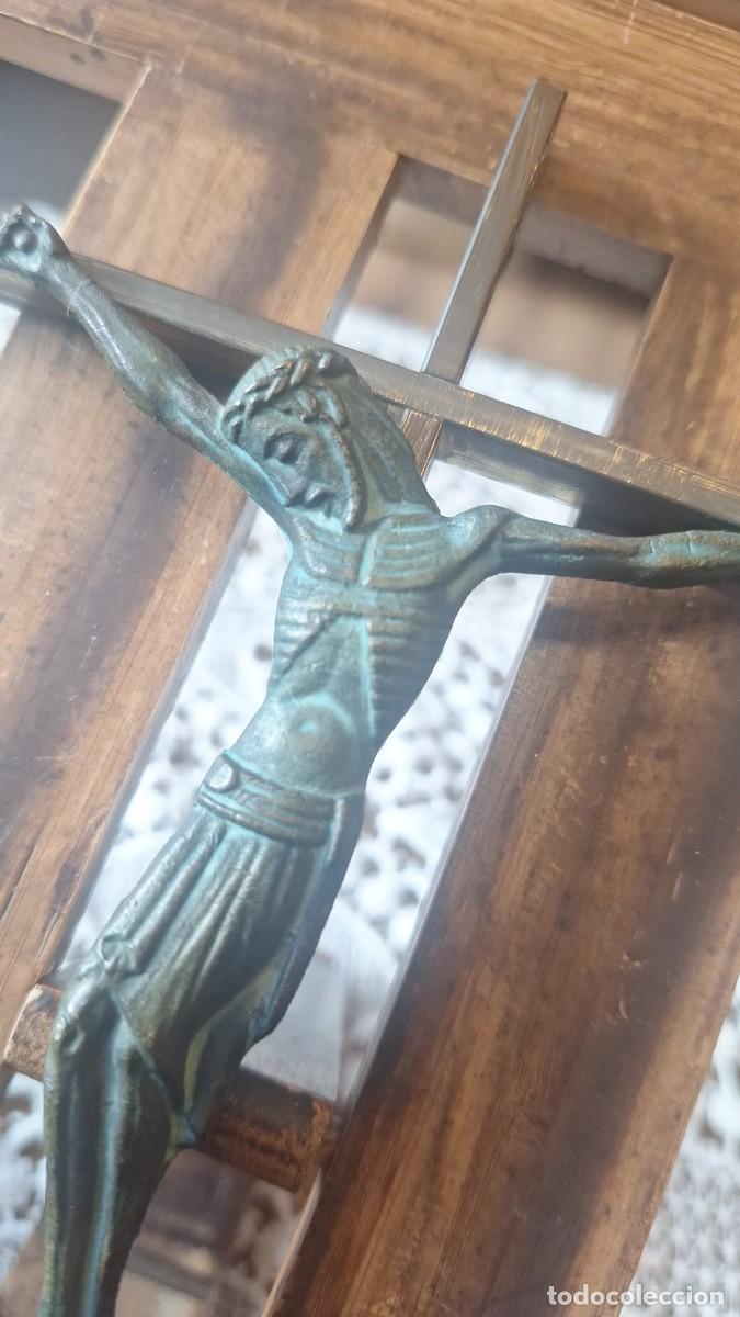 Antig&uuml;edades: Antigua Crucifijo de Bronce con Patina Verde
