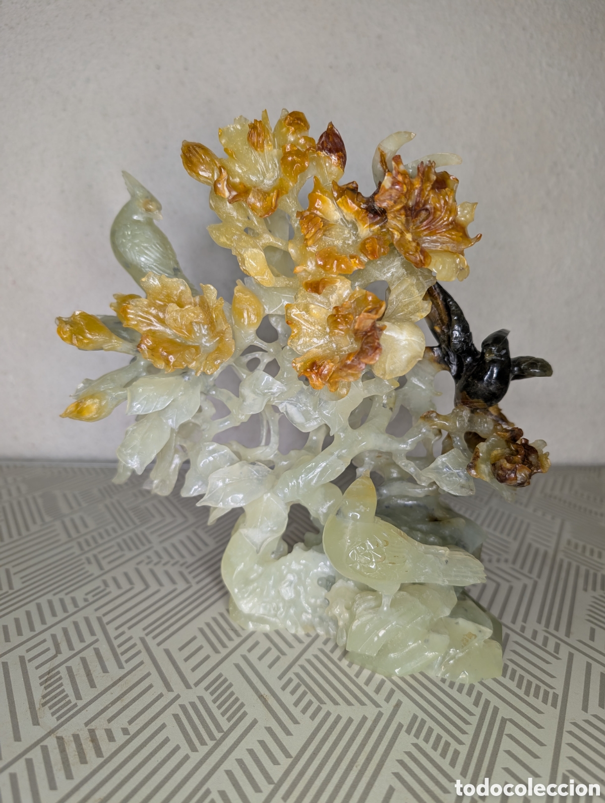 Antig&uuml;edades: Figura decorativa estilo jade con aves y flores (20cm)