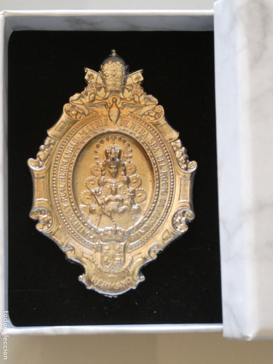 Antig&uuml;edades: MEDALLA PLACA RELIGIOSA HERMANO HERMANDAD MATRIZ ALMONTE VIRGEN ROC&Iacute;O. 60GR
