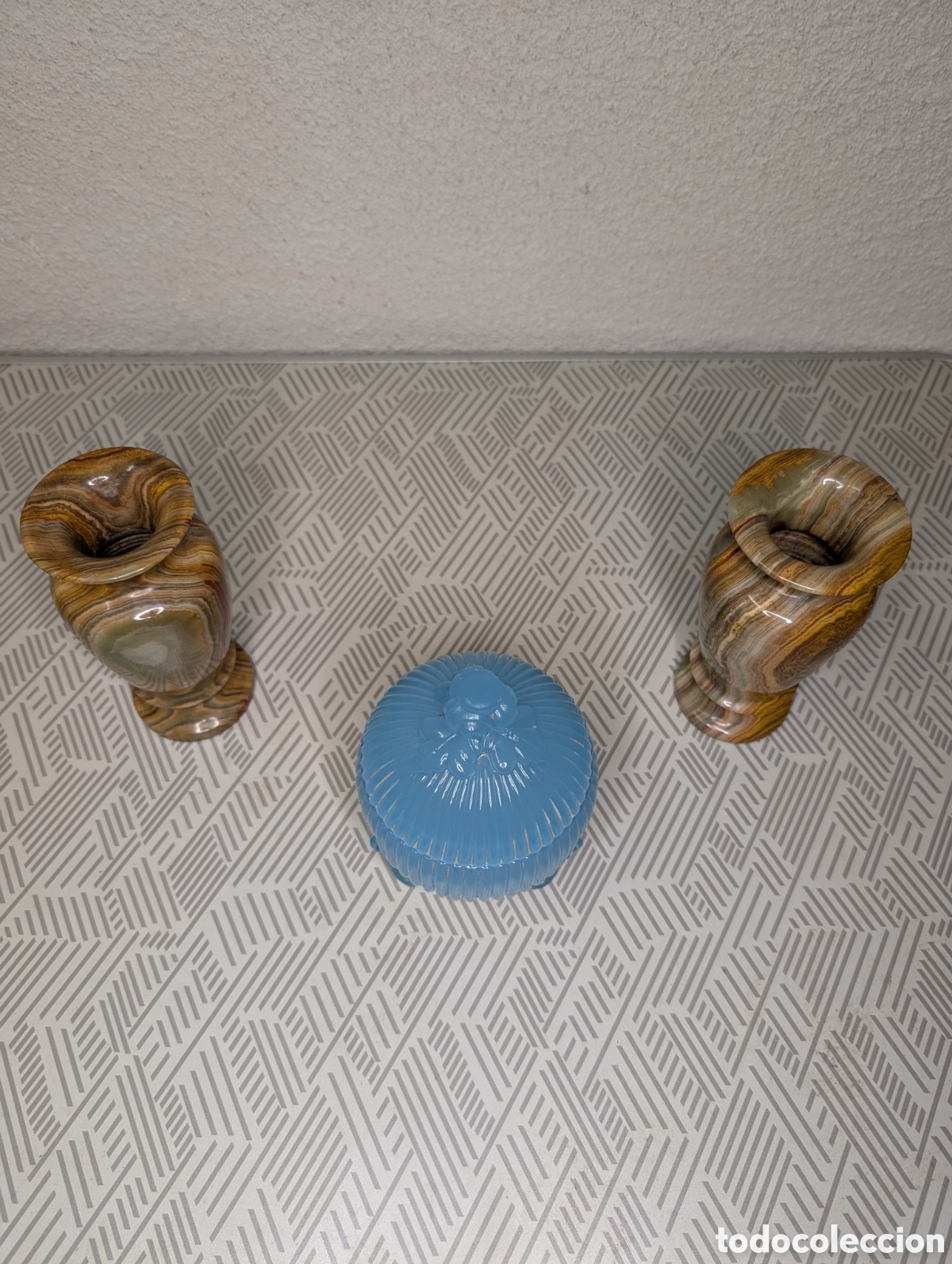 Antig&uuml;edades: Jarr&oacute;n azul + pareja de jarrones &oacute;nix - Foto 4