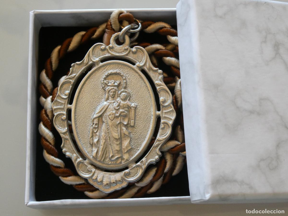 Antig&uuml;edades: MEDALLA MEDALL&Oacute;N RELIGIOSO. HERMANDAD NUESTRA SE&Ntilde;ORA DEL CARMEN, HUELIN, M&Aacute;LAGA. CON CAJA 70GR