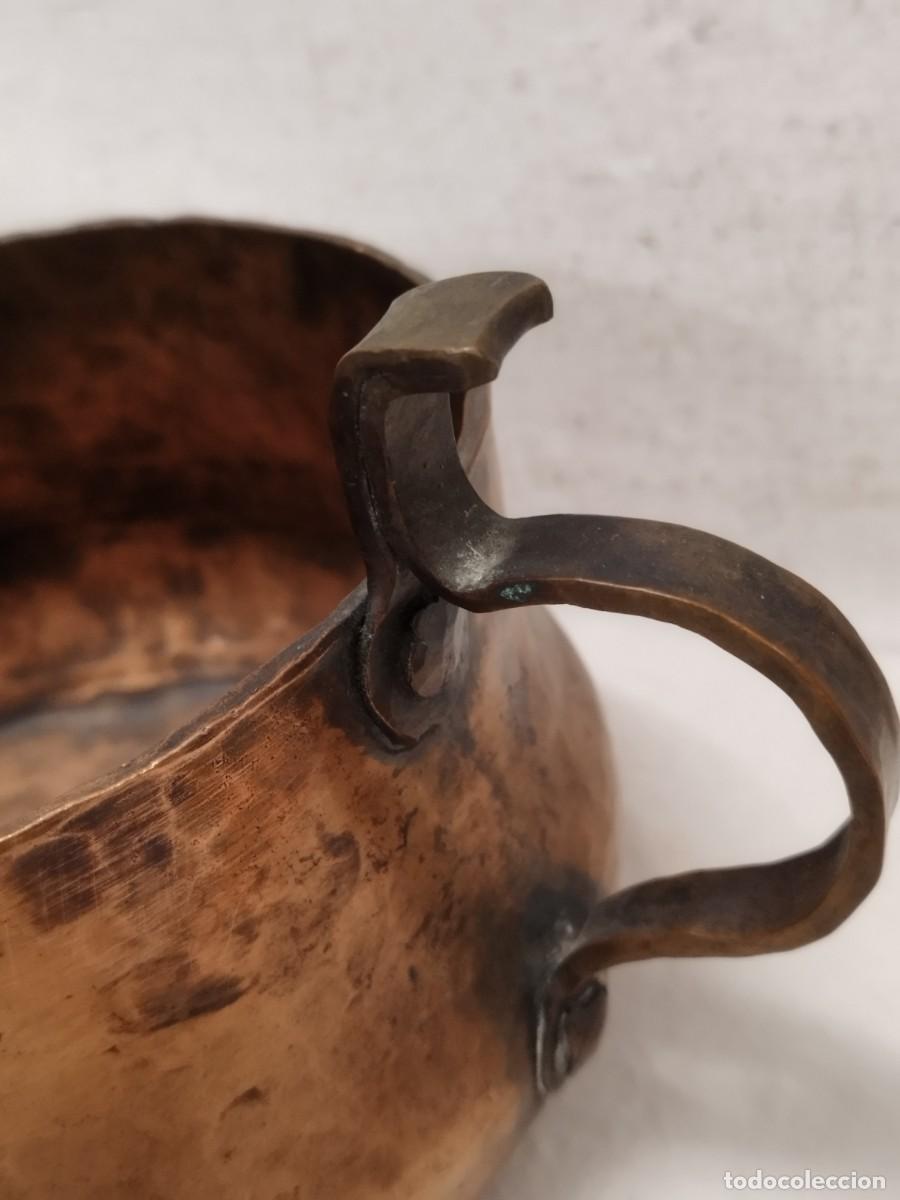 Antig&uuml;edades: Antiguo recipiente tipo jarra de cobre o aran. - Foto 2