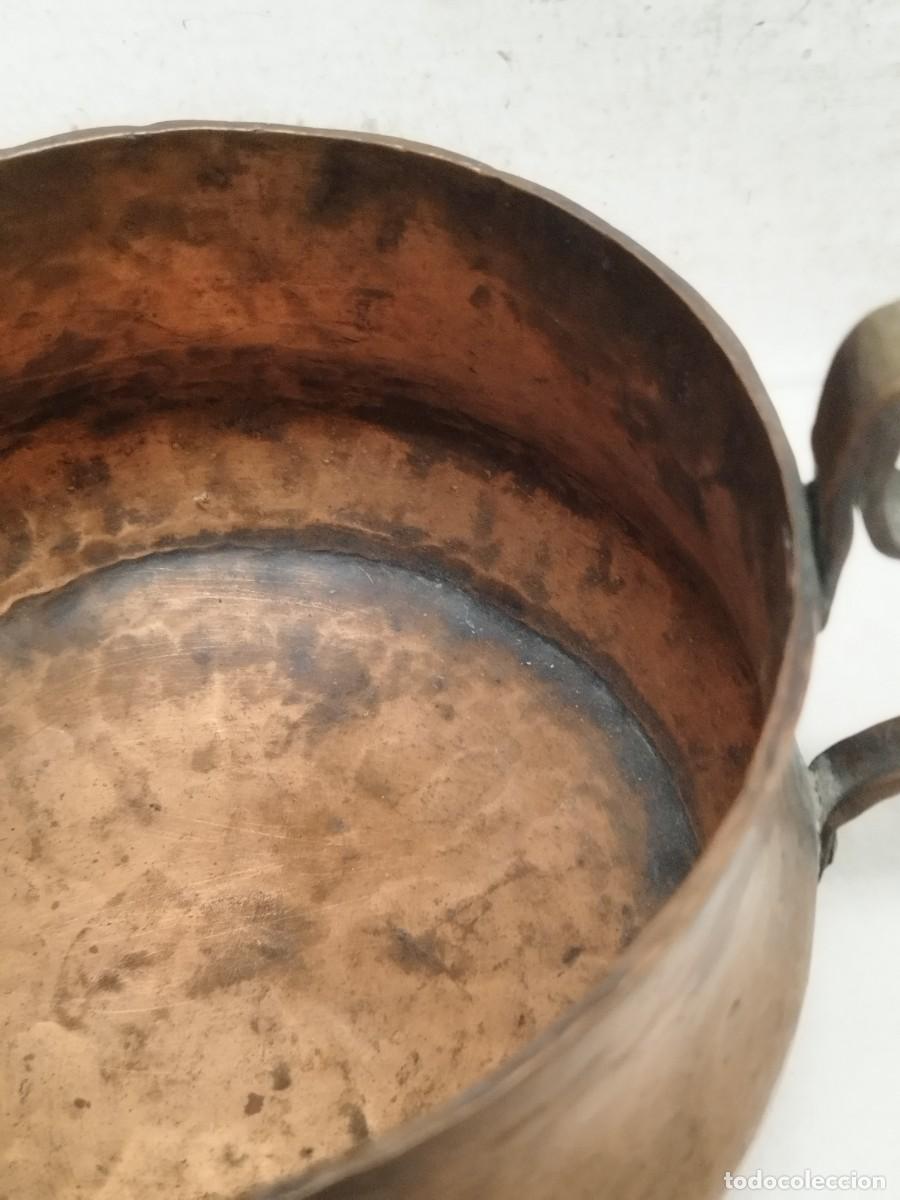 Antig&uuml;edades: Antiguo recipiente tipo jarra de cobre o aran. - Foto 3