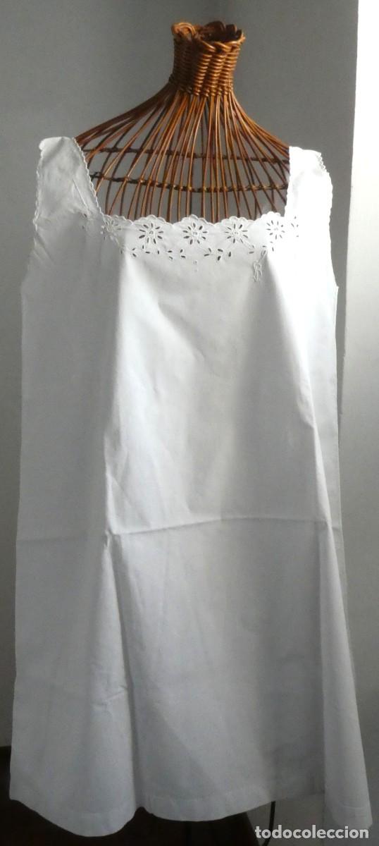 Antig&uuml;edades: ANTIGUO CAMIS&Oacute;N DE ALGOD&Oacute;N BORDADO PPIO.S.XX - Foto 3