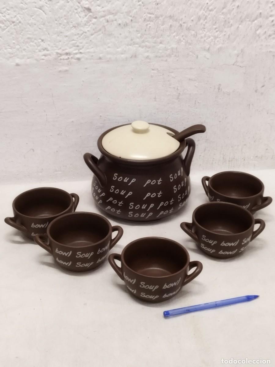 Antig&uuml;edades: Juego de sopera y 5 bols para tomar sopa. En porcelana.