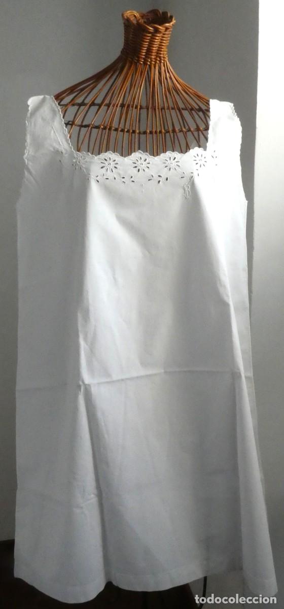 Antig&uuml;edades: ANTIGUO CAMIS&Oacute;N DE ALGOD&Oacute;N BORDADO PPIO.S.XX - Foto 2