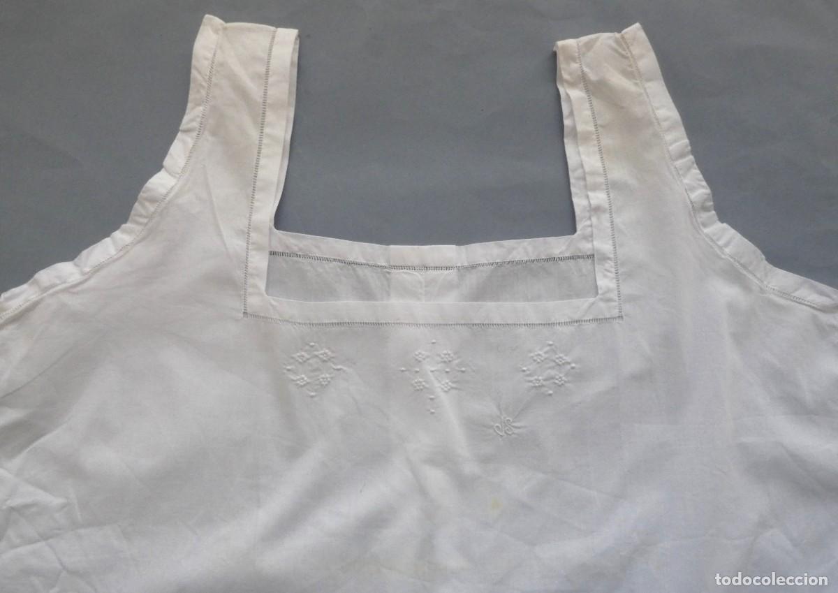 Antig&uuml;edades: ANTIGUO CAMIS&Oacute;N DE ALGOD&Oacute;N BORDADO PPIO.S.XX - Foto 3
