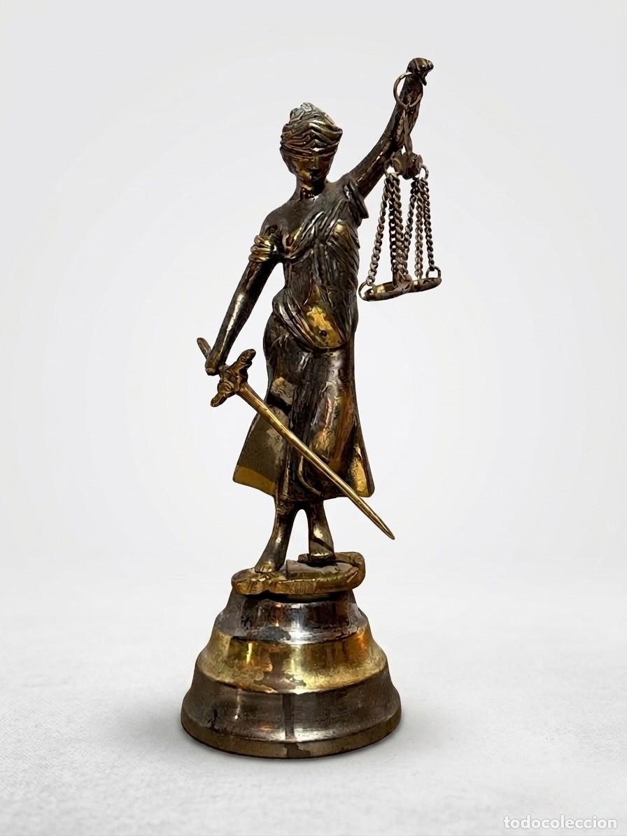Antig&uuml;edades: Estatua Lady Justice en bronce. Trabajo detallado
