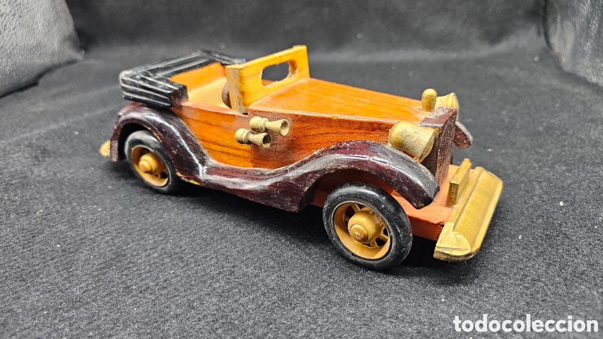 Antig&uuml;edades: Antiguo coche de madera d&eacute;cada de los 90