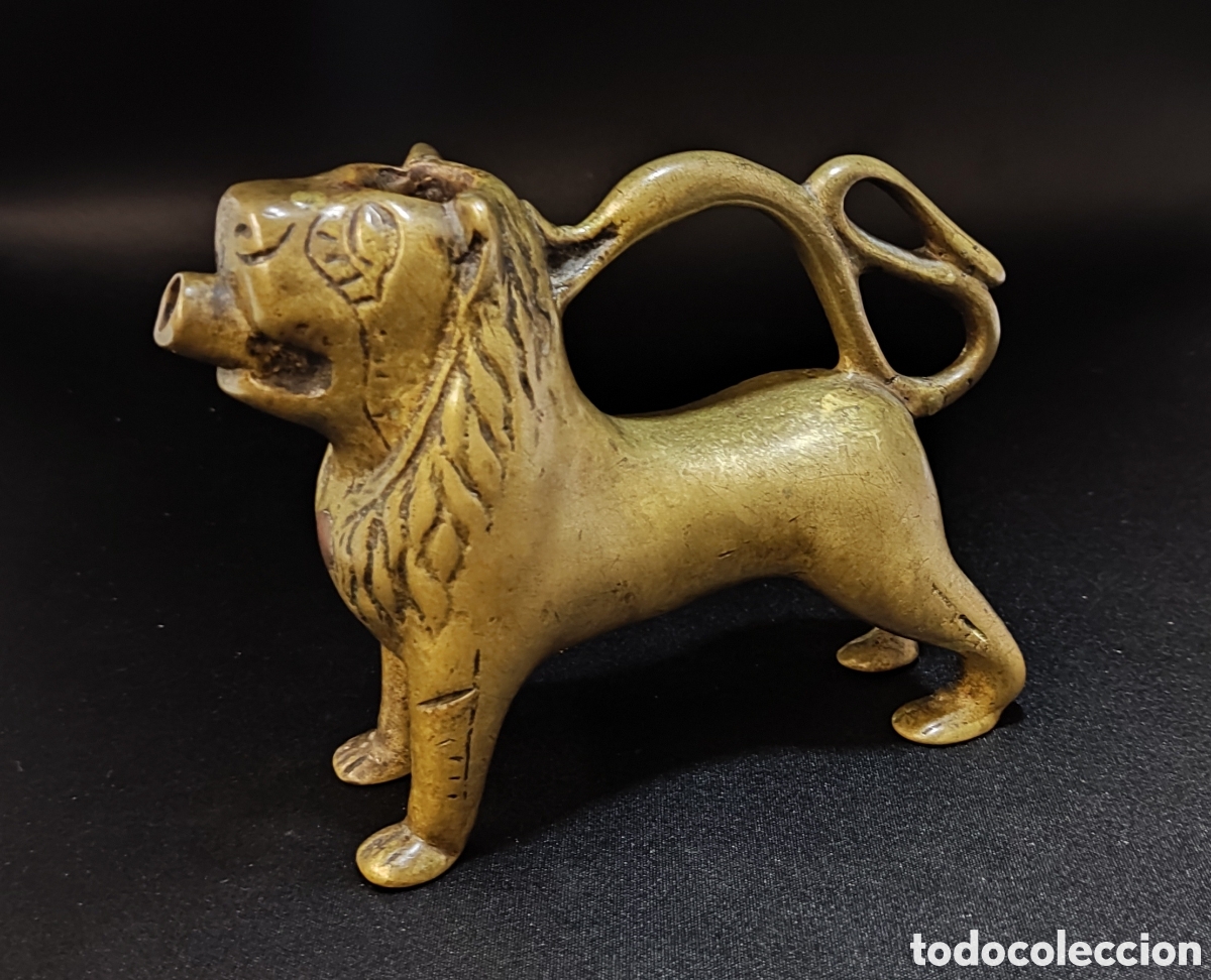 Antig&uuml;edades: Aguamanil. Bronce. Le&oacute;n. Siglo XV. Norte de Europa. Alemania.